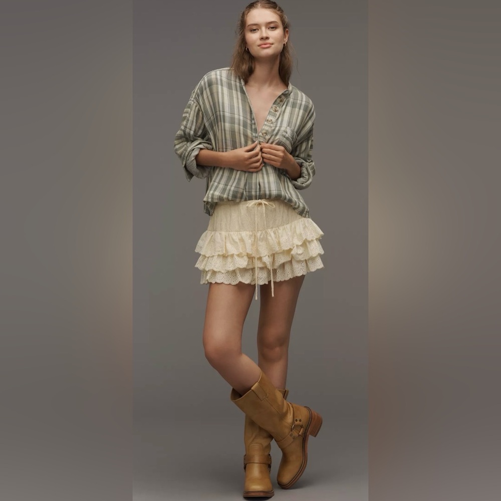 Anthropologie Pilcro Long-Sleeve Buttondown Swing Top
Size Small